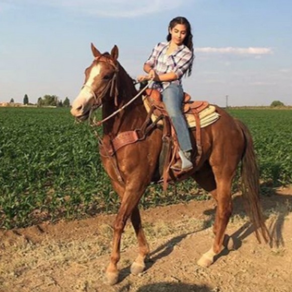 Meet your Posher, Ana - Picture 1 of 1